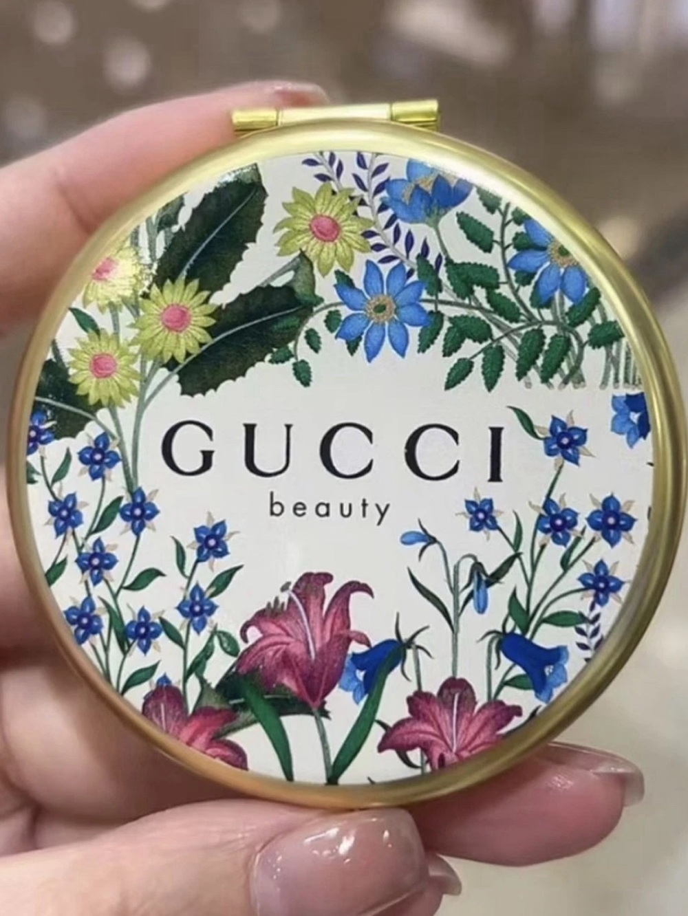 Gucci Beauty Floral Compact Mirror in Pink and Gold. - Picture 10 of 10